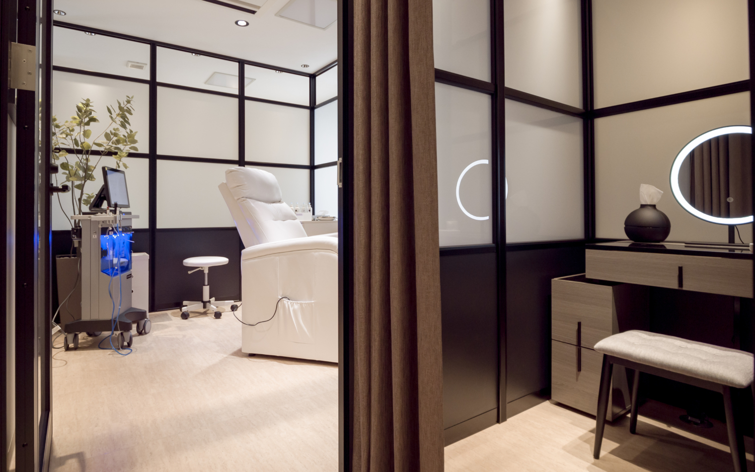 皮膚科の処置室を美容施術用にリニューアルインテリアコーディネート神戸西宮芦屋大阪