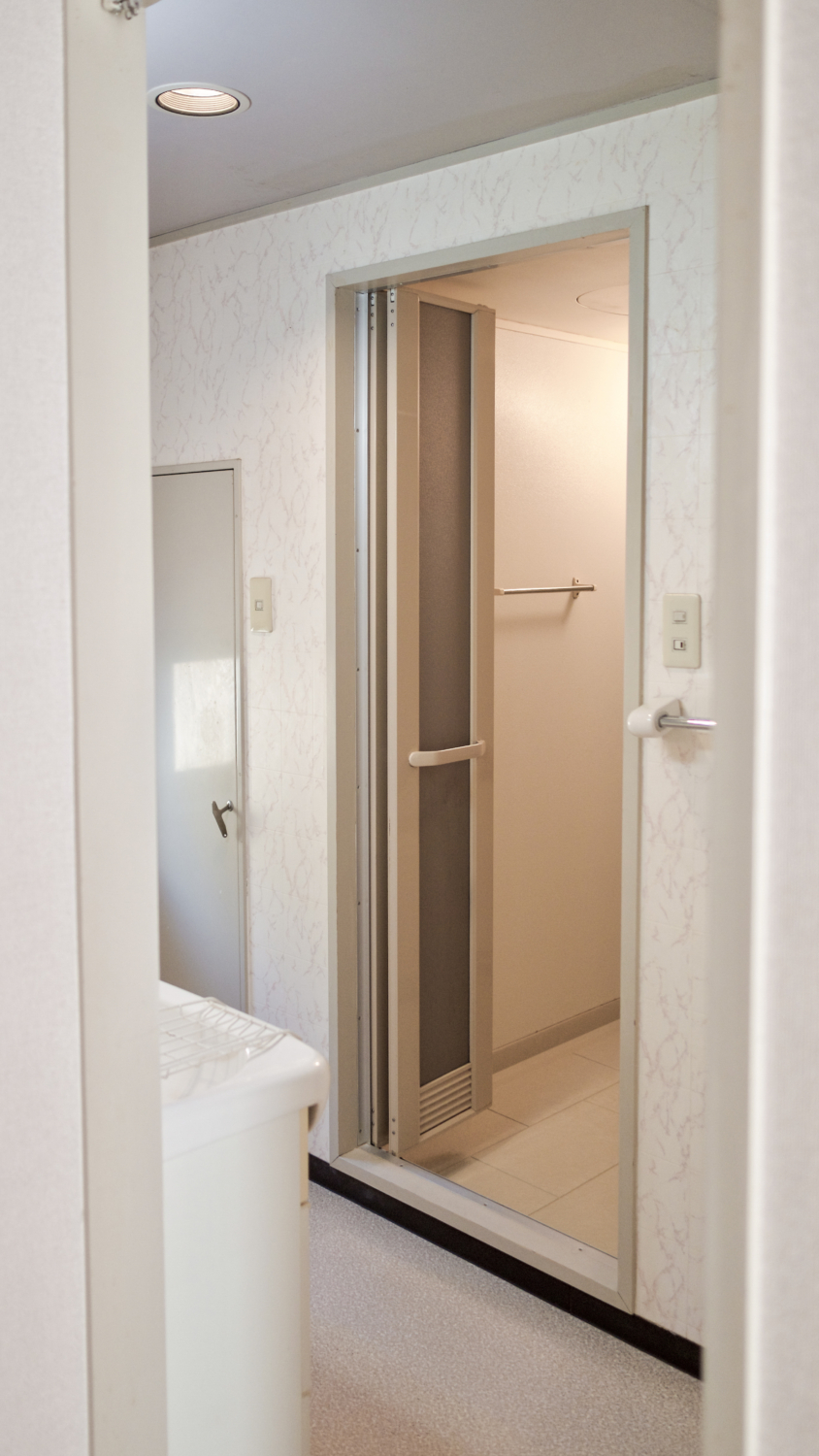 マンションシンプルモダンリノベーション　ホワイト基調の洗面浴室　神戸大坂